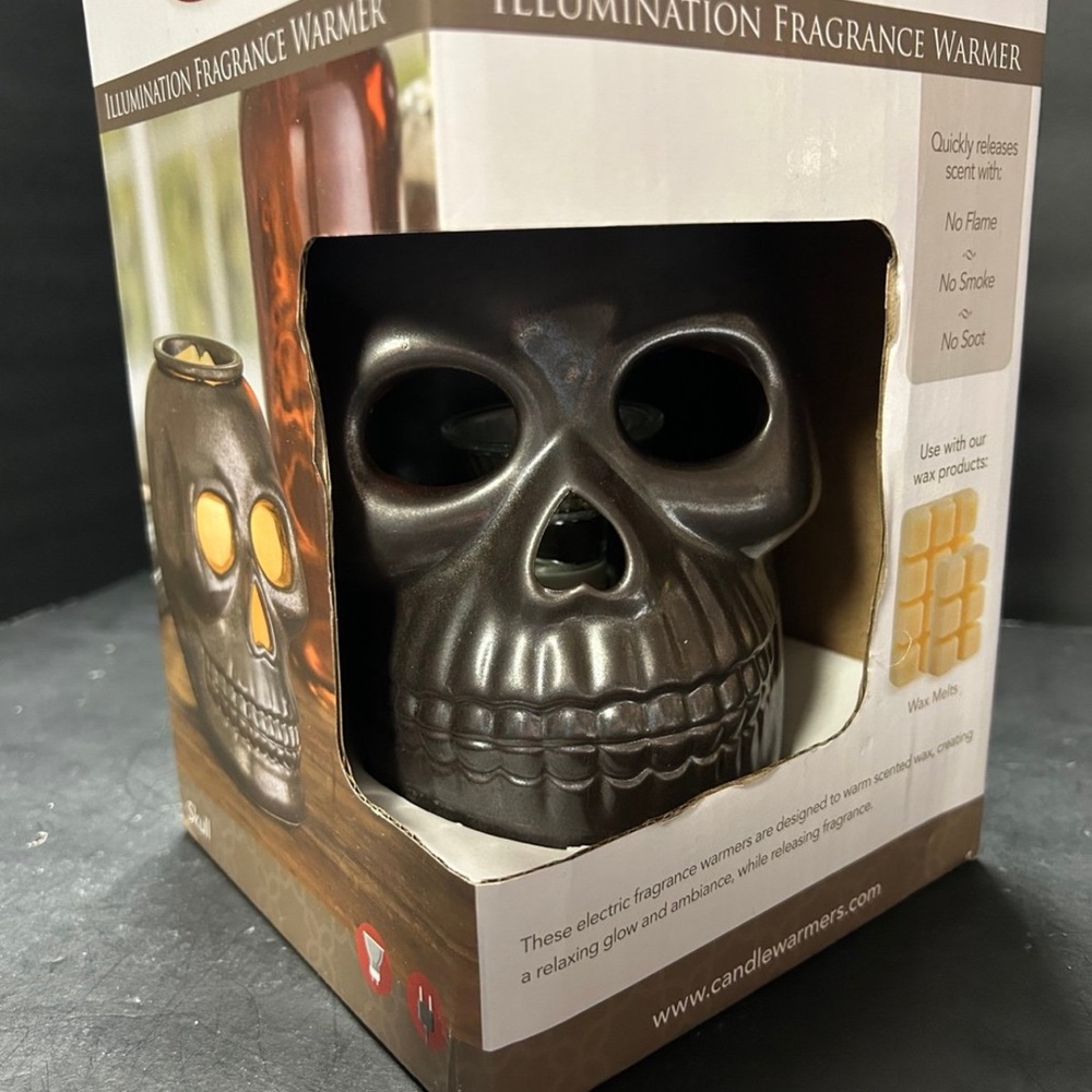 Skull Illumination Fragrance Warmer - Metallic Black